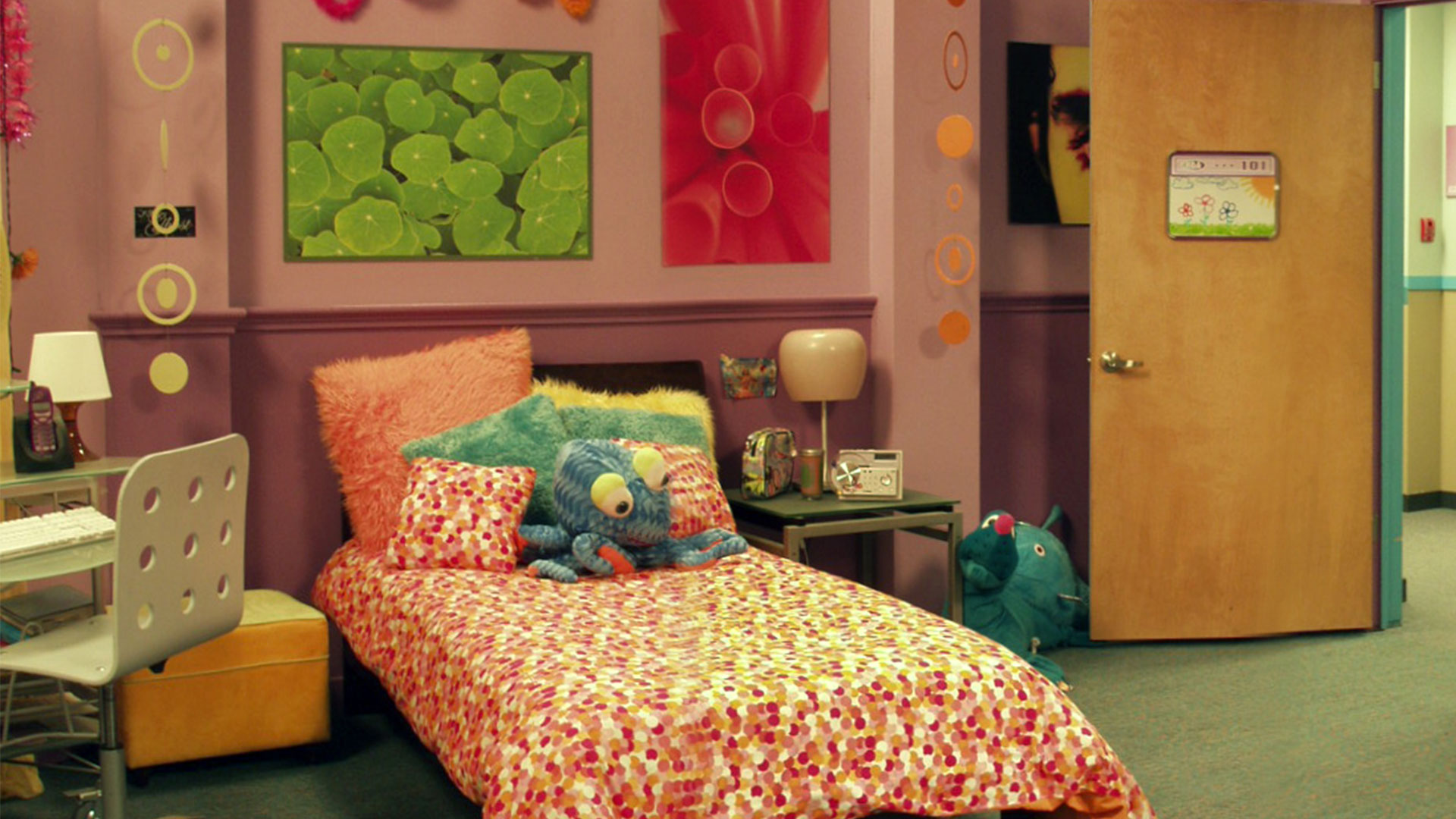 Zoey 101 Zoom Background